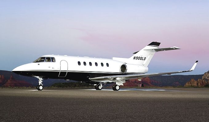 Hawker 900