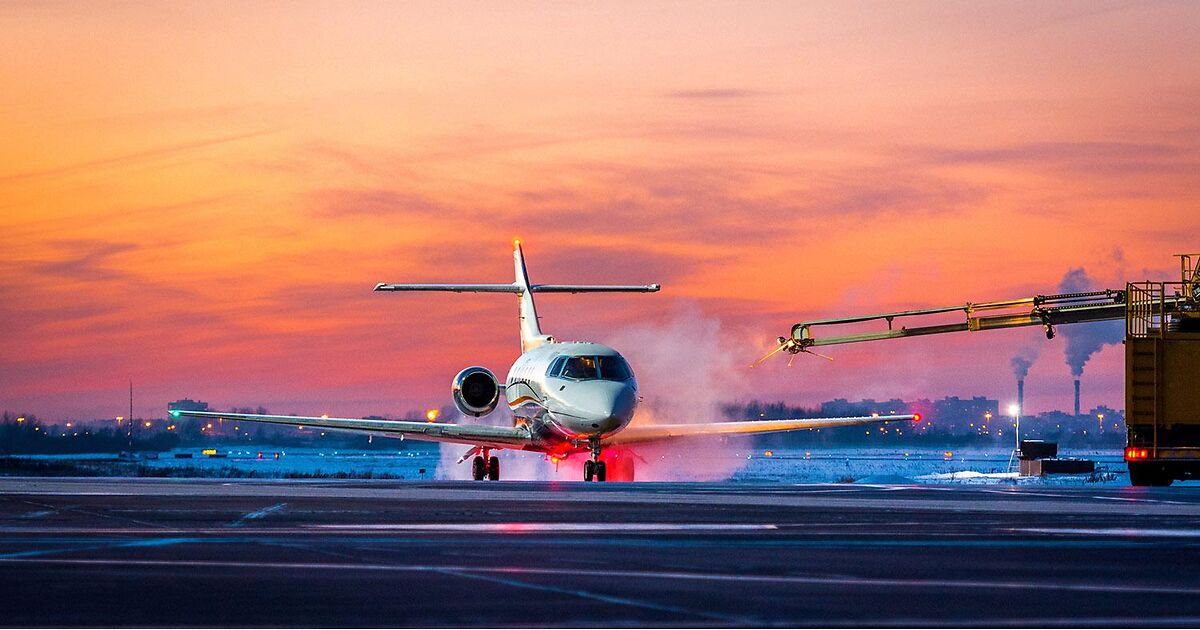 De-icing Airplanes During Winter 